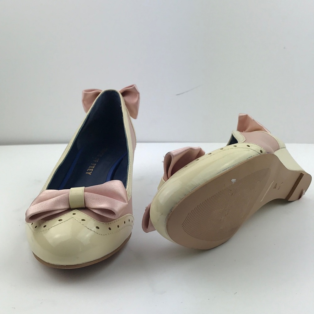 Shoes of Prey Cream and Pink Flats - Picture 2 of 7